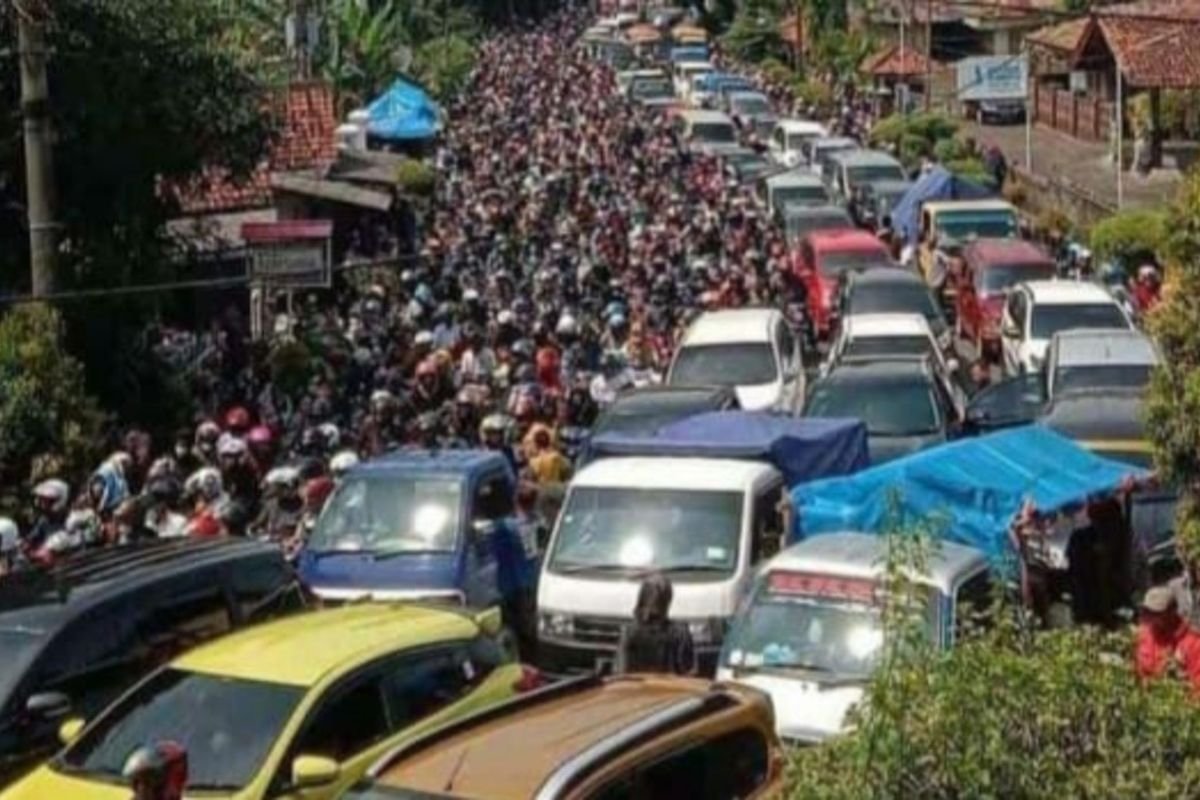 Jalur Wisata Pangandaran Dikepung Macet, Kendaraan Tak Bergerak di Jalur Utama Berjam-jam